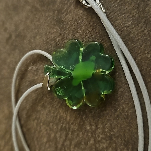 3/$30 VTG Art Glass Shamrock St. Patrick's Day Pendant Rope Necklace - Picture 3 of 3